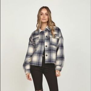 LA MIEL NAVY BLUE & CREAM PLAID CROPPED SHACKET, SZ SMALL